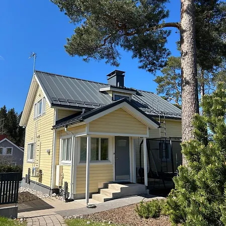 Large House - Sauna, Backyard & Tranquility * Helsingfors