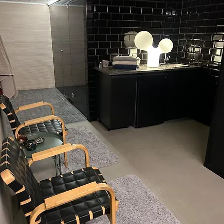 Large House - Sauna, Backyard & Tranquility Apartment