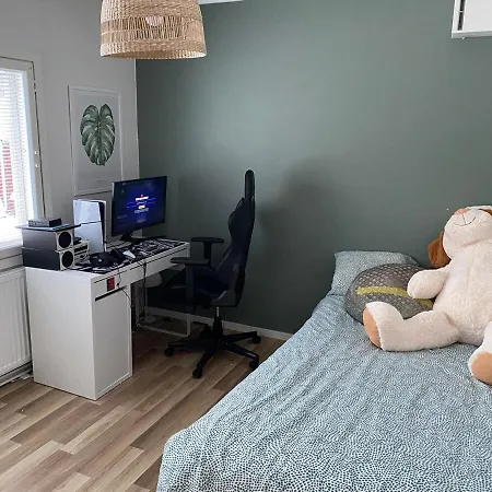 Large House - Sauna, Backyard & Tranquility *