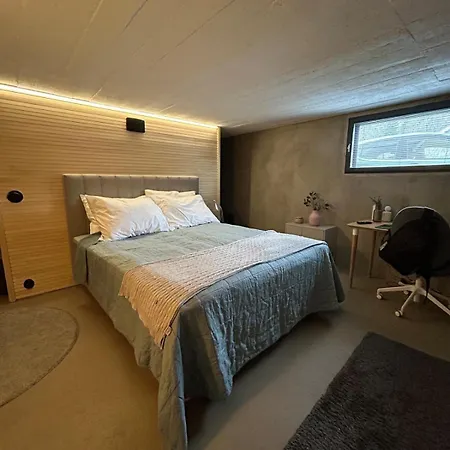 דירה Large House - Sauna, Backyard & Tranquility