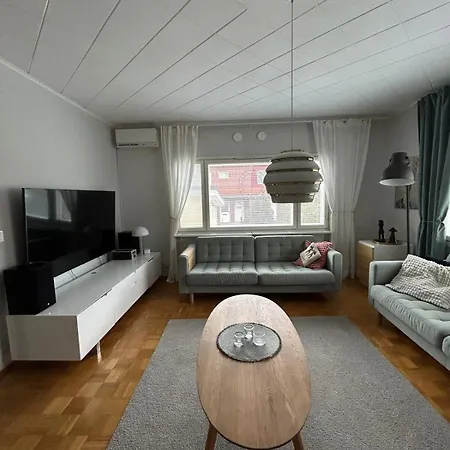 Large House - Sauna, Backyard & Tranquility הלסינקי