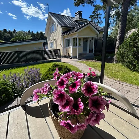 Large House - Sauna, Backyard & Tranquility *