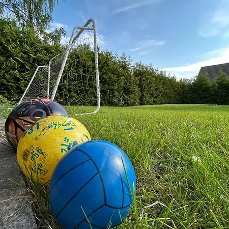 Large House - Sauna, Backyard & Tranquility דירה הלסינקי