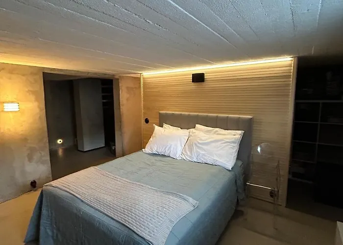 Large House - Sauna, Backyard & Tranquility