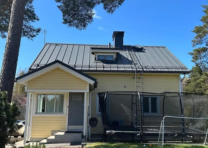 Lägenhet Large House - Sauna, Backyard & Tranquility