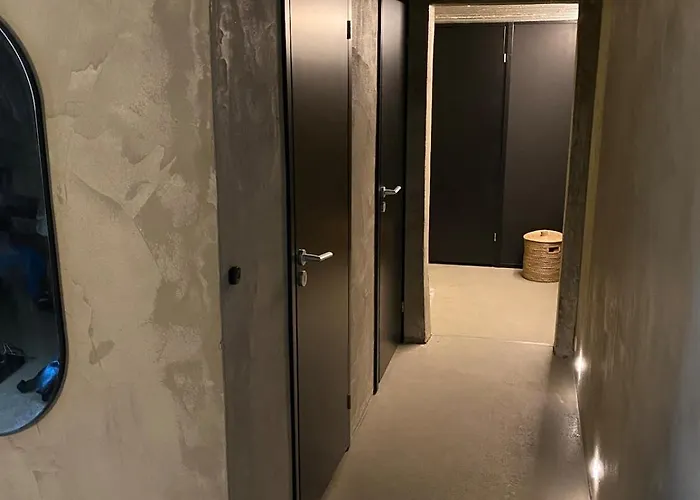 Large House - Sauna, Backyard & Tranquility