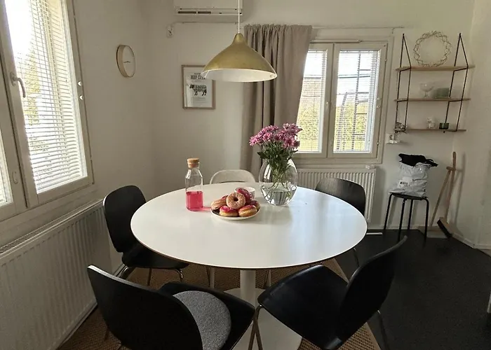 Large House - Sauna, Backyard & Tranquility Lägenhet