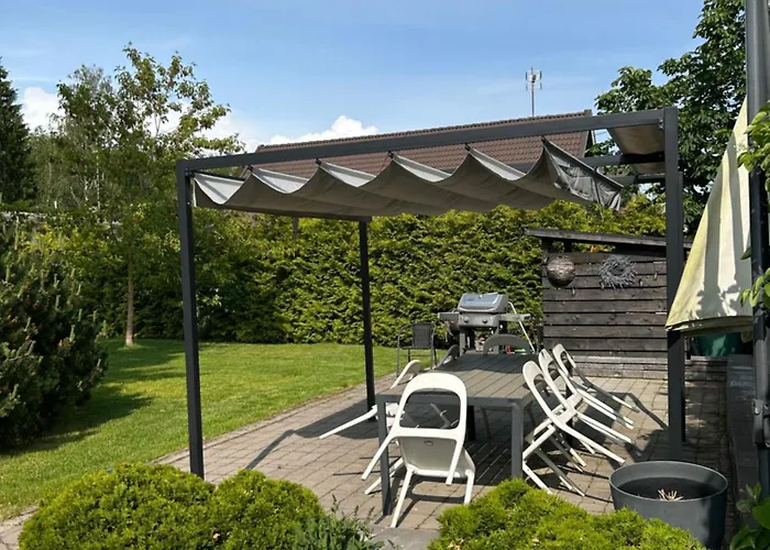 Large House - Sauna, Backyard & Tranquility Lägenhet *