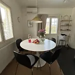 Large House - Sauna, Backyard & Tranquility Appartement