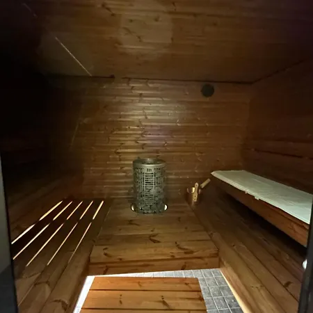 Apartment Large House - Sauna, Backyard & Tranquility