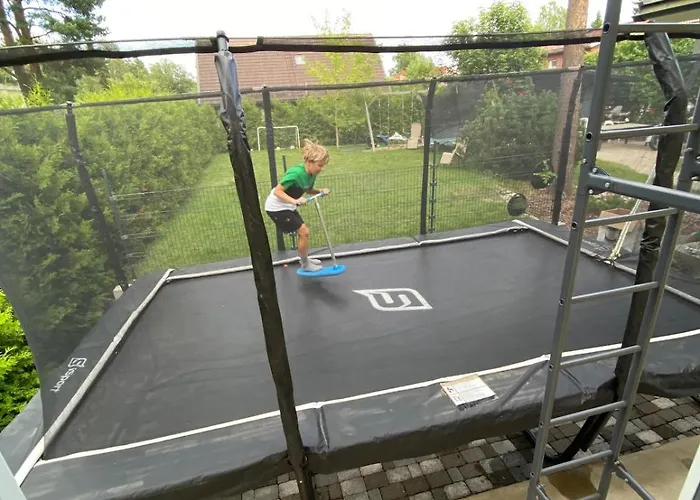 Large House - Sauna, Backyard & Tranquility 公寓 *