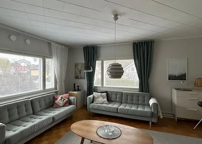 公寓 Large House - Sauna, Backyard & Tranquility *