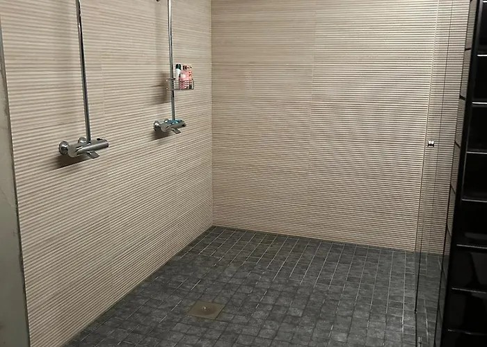 Large House - Sauna, Backyard & Tranquility 赫尔辛基