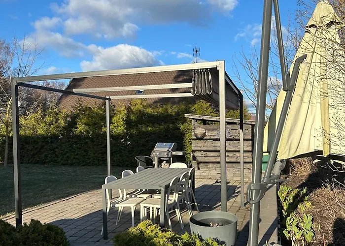 Large House - Sauna, Backyard & Tranquility 公寓 *