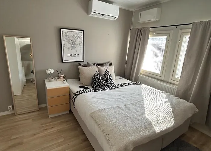 公寓 Large House - Sauna, Backyard & Tranquility *