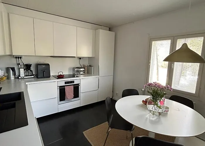 Large House - Sauna, Backyard & Tranquility *