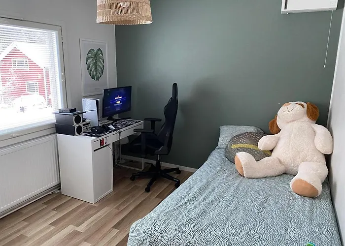 Large House - Sauna, Backyard & Tranquility *