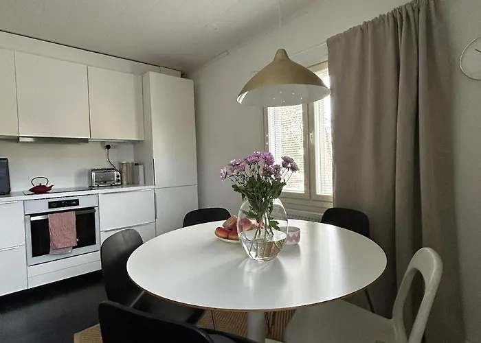 公寓 Large House - Sauna, Backyard & Tranquility *