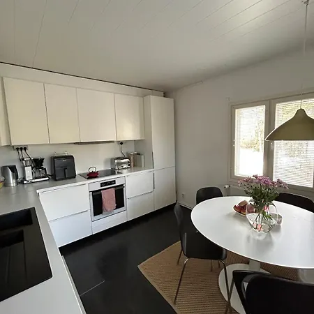 아파트 Large House - Sauna, Backyard & Tranquility 헬싱키